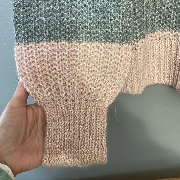 NWT Abercrombie & Fitch sweater - Picture 4 of 7